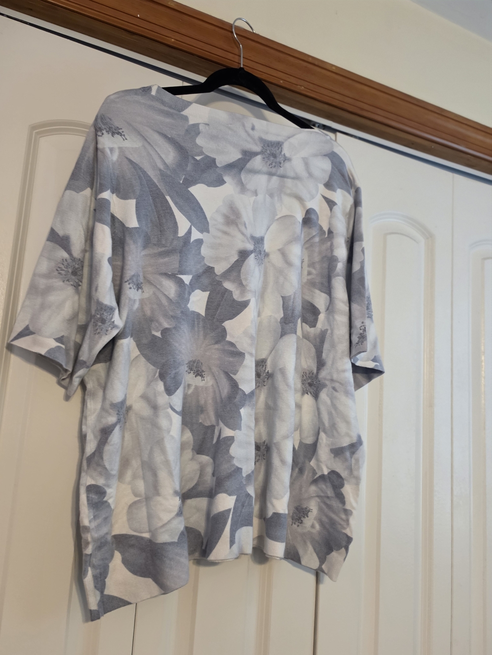 Floral Oversized Short Sleeve Top - Soft Gray & White